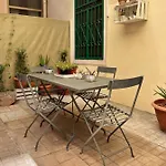 Konukevi Saranton House 4*
