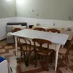 Konukevi Saranton House