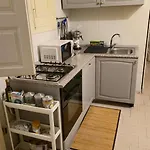 Konukevi Saranton House 4*