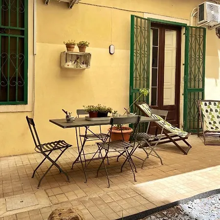 Saranton House Katania