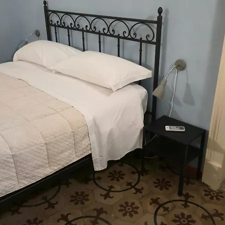 Saranton House Katania