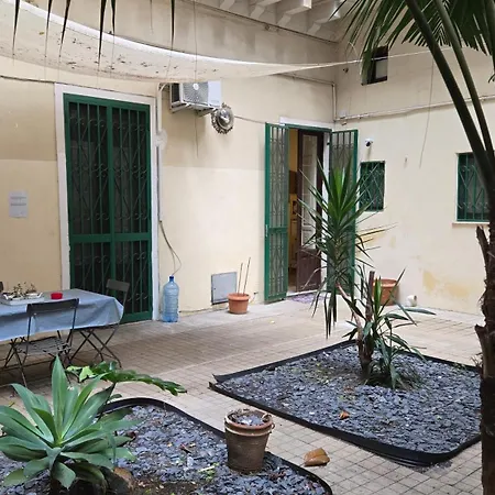 Saranton House Pensjonat 4*